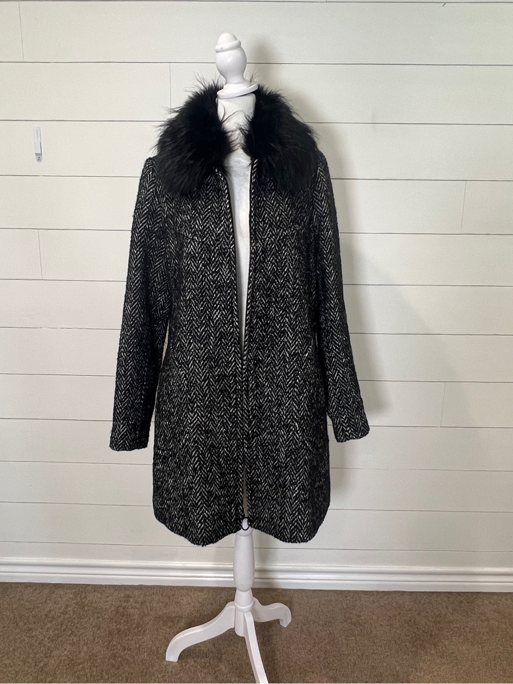 Trina Turk Black Tweed Coat with Faux Fur Collar - Classic Women's Outerwear